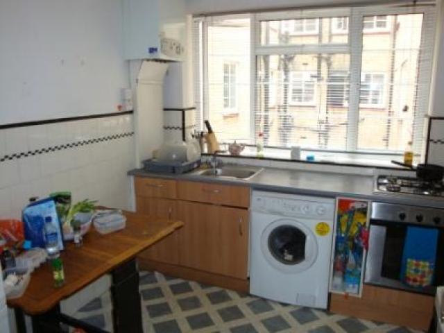 			SPACIOUS APARTMENT, 3 Bedroom, 1 bath, 1 reception Flat			 Willesden Lane, WILLESDEN GREEN